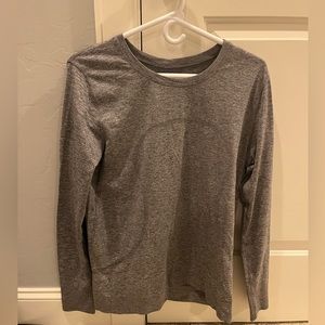 Lululemon Size 8 Swiftly Relaxed Long-Sleeve Shirt in Slate/white